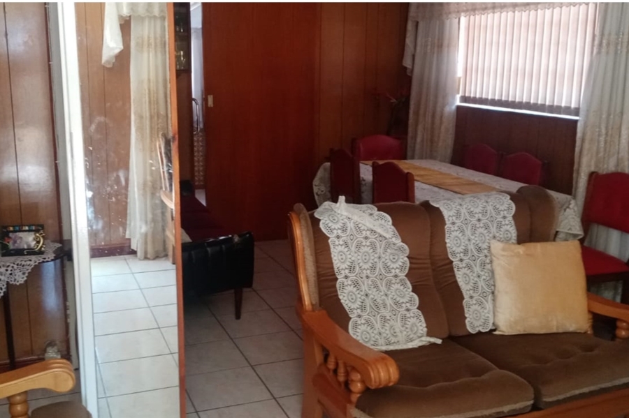 2 Bedroom Property for Sale in Louwville Western Cape